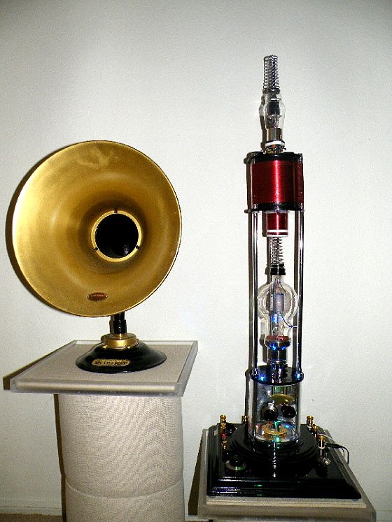Regenerative Radio Sculpture With Speaker